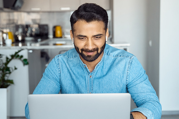 Investor monitors his account on a laptop