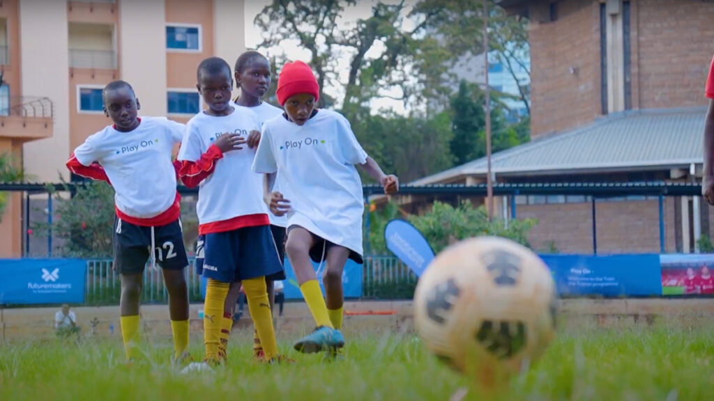 Play on article header clean